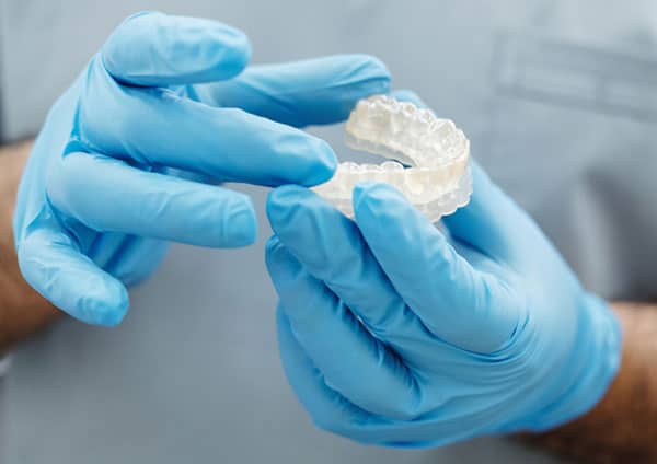 Skærer du tænder? Find en bideskinne billigt hos apoteker og webshops